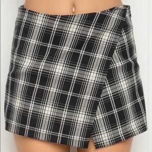 BRANDY MELVILLE Black Plaid Skirt/Skort